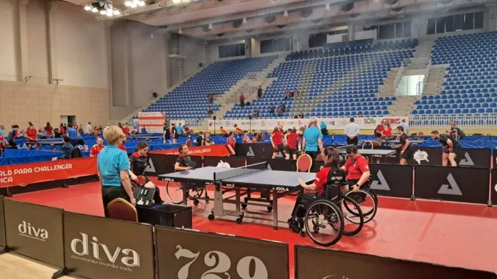 Crnogorski parovi zaustavljeni u grupi