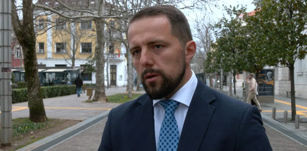 Šušić: Opozicija sebi nanijela štetu; Krstović: Nastavak opstrukcije i bježanje od istine