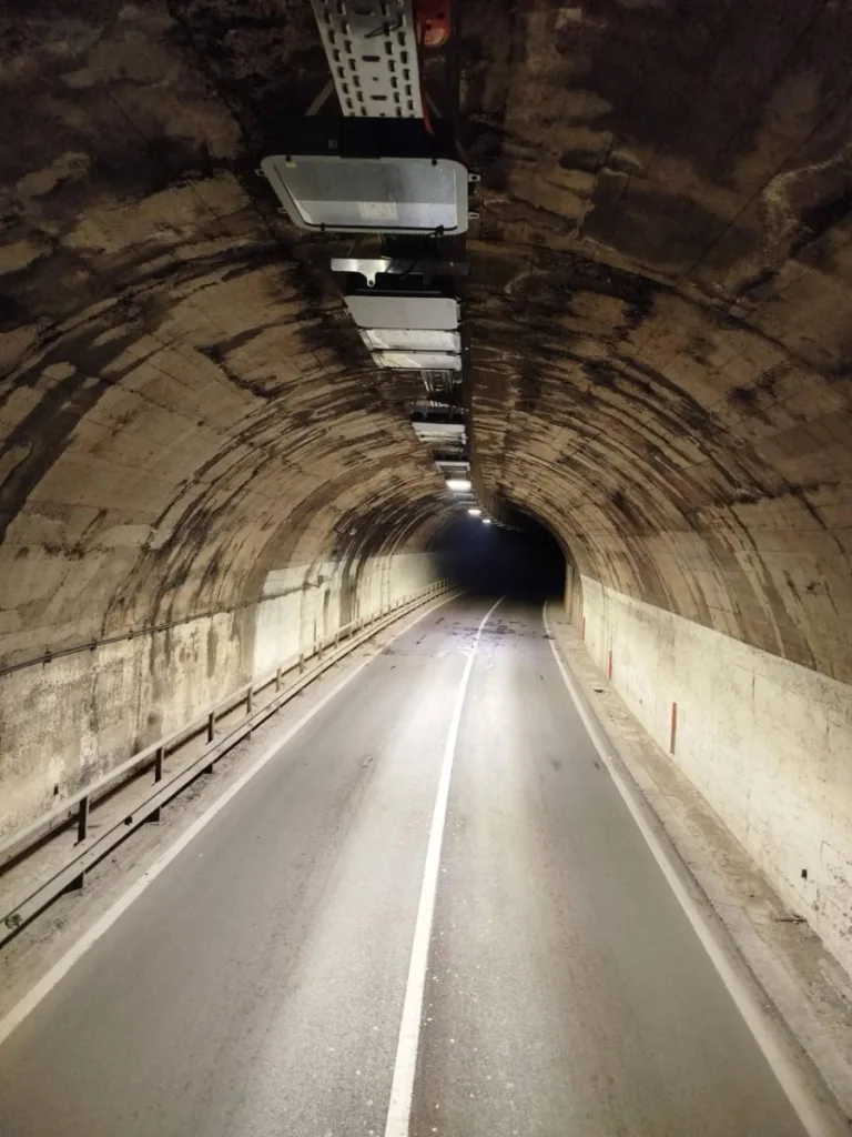 Tunel Mogren dobio javnu rasvjetu