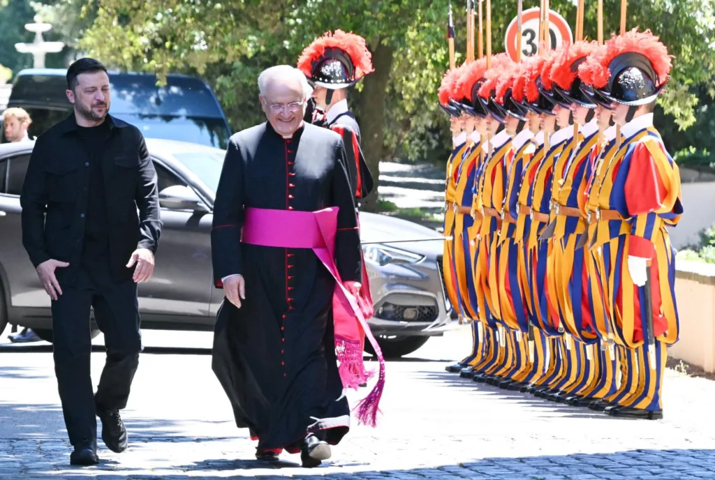 Papa poručio Zelenskom: “Vatikan je spreman biti domaćin mirovnih pregovora”