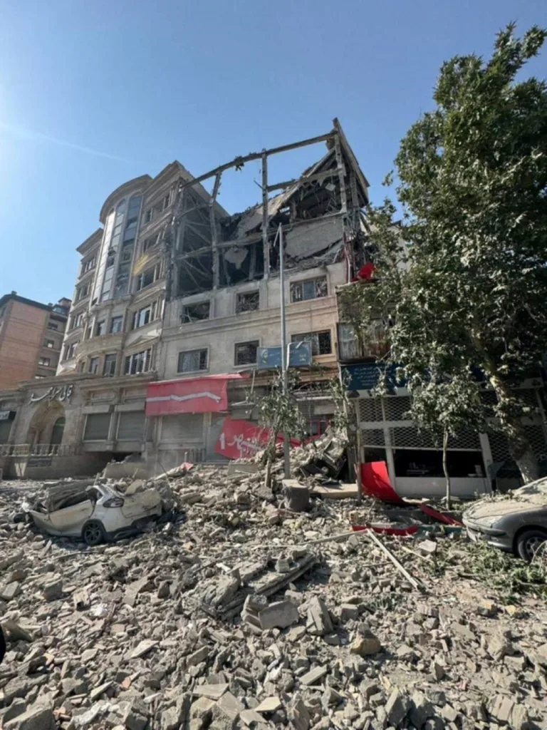 (VIDEO) Izraelci pogodili gusto naseljene stambene četvrti Teherana