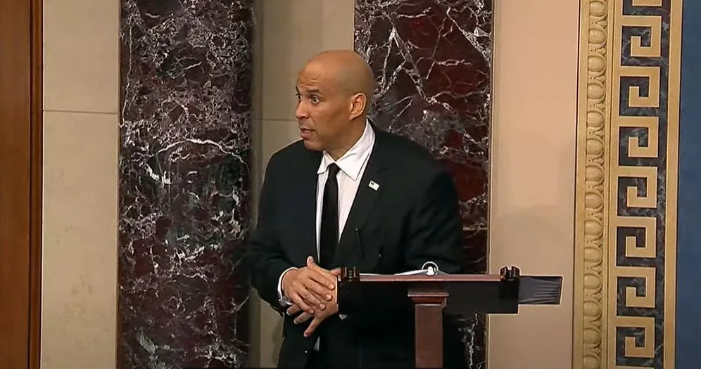 Senator Kori Buker u znak protesta protiv Trampa govorio 25 sati u Senatu