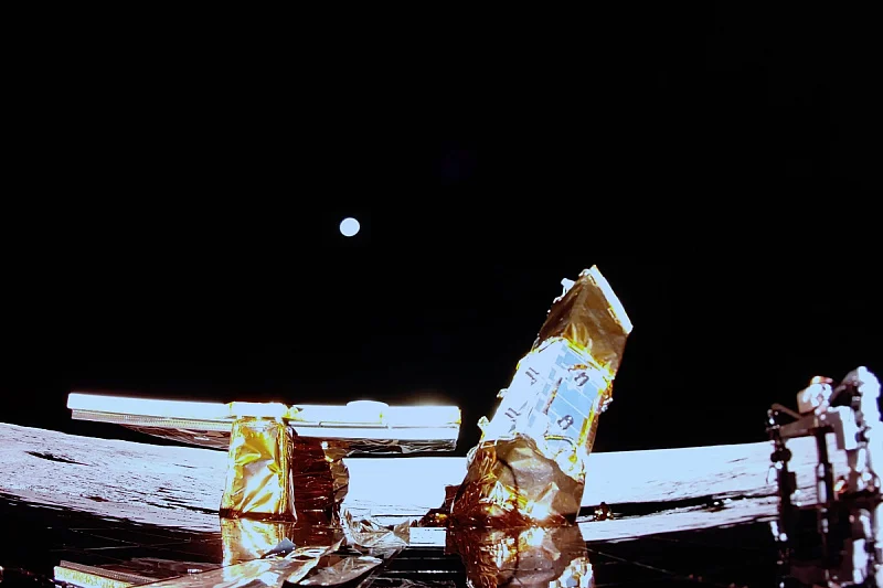 Nevjerovatna fotografija misije “Plavi duh”: Površina Mjeseca i Zemlja na horizontu