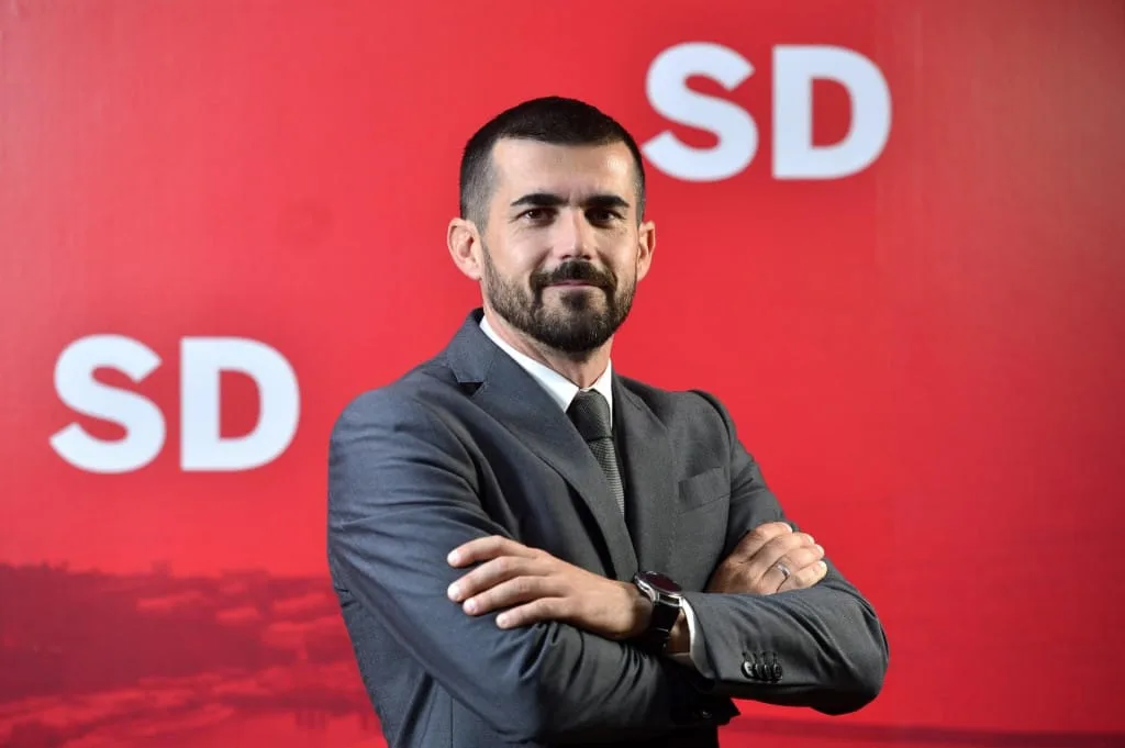 Nenezić: Novac građana uložiti u modernizaciju aerodroma i zadrži ih u državnom vlasništvu