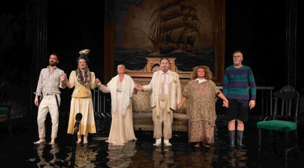 Tivatska predstava “Ćelava pjevačica” gostuje u Dubrovniku