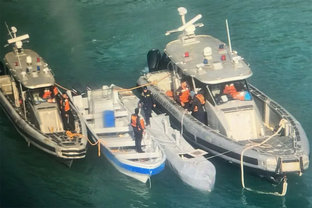 Kolumbijska policija presrela podmornicu nasred okeana i ostala u šoku