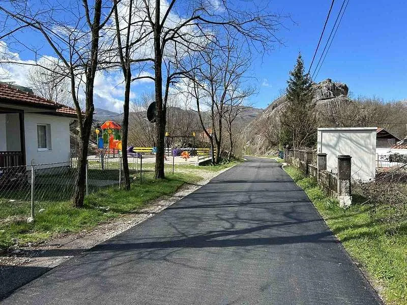 Cetinjaninu pronađena droga u vozilu, uhapšen vozač zbog vožnje pod dejstvom marihuane; krivična prijava protiv suvozača