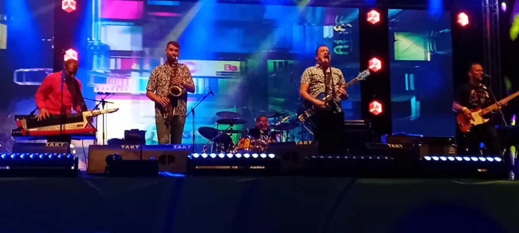 Deveta ”Rockstrikcija”;Prvi dan: Magična noć