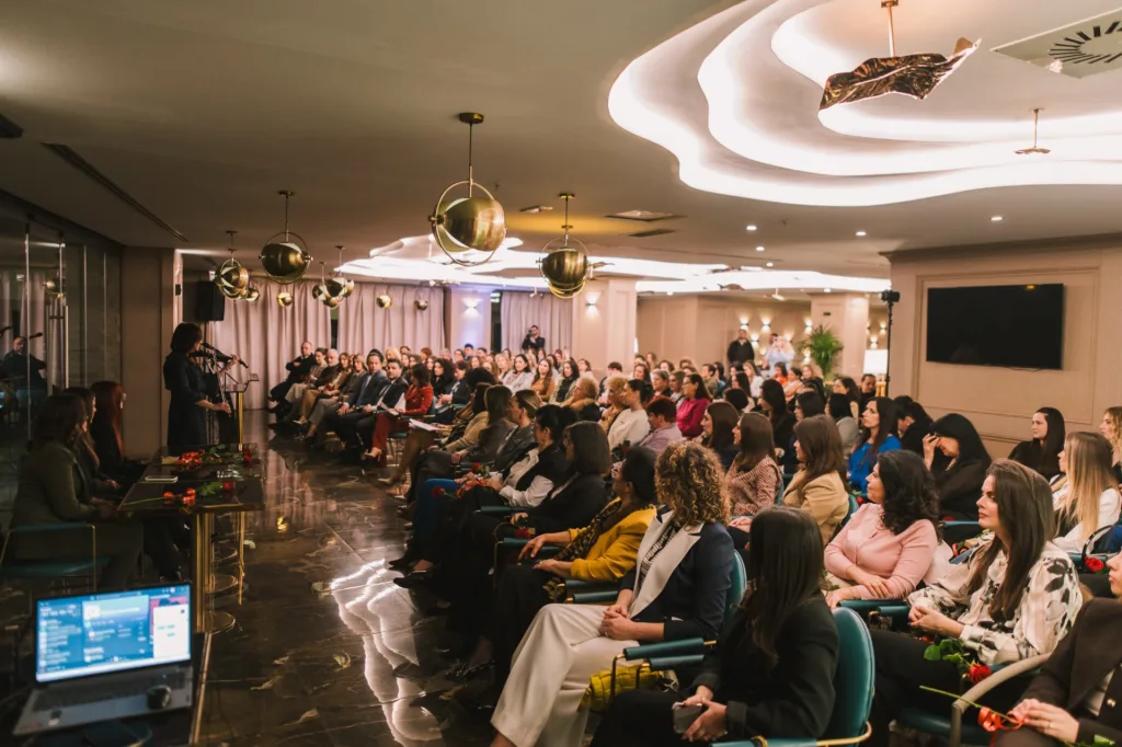 Osnovan Forum žena URA Ulcinj: više od 100 delegatkinja izabralo za predsjednicu Arijanu Kurmemović