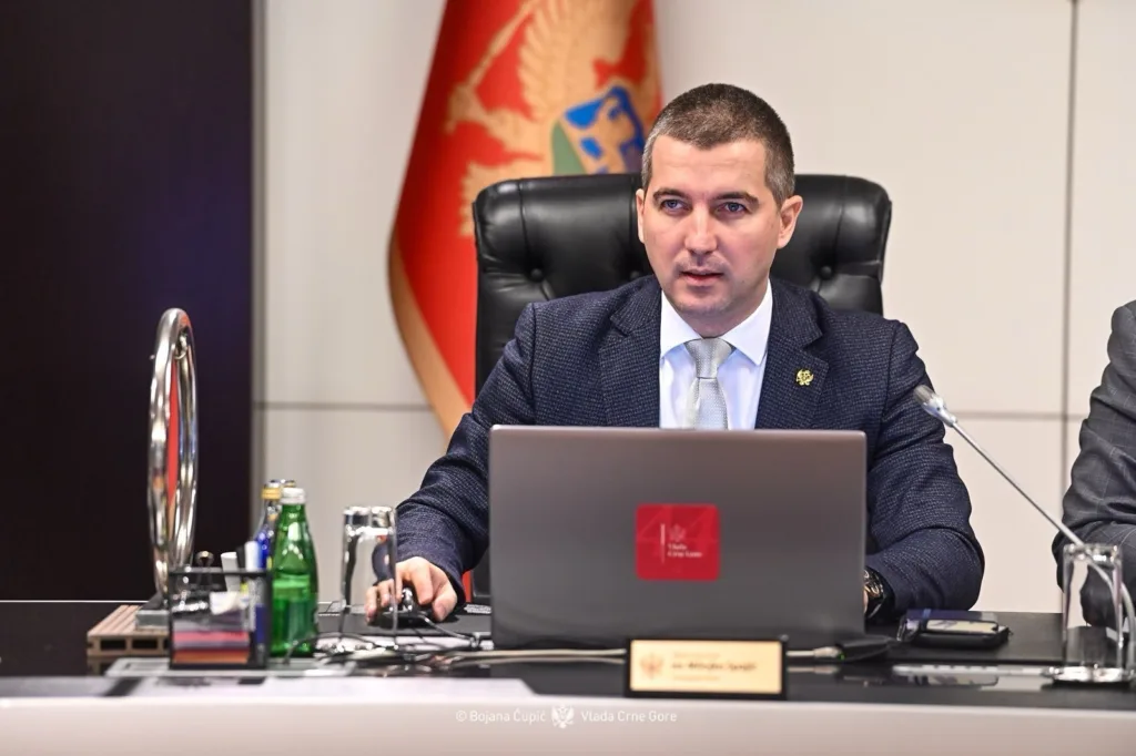 Bečić: Suspendovano još 6 službenika policije zbog stvaranja kriminalne organizacije