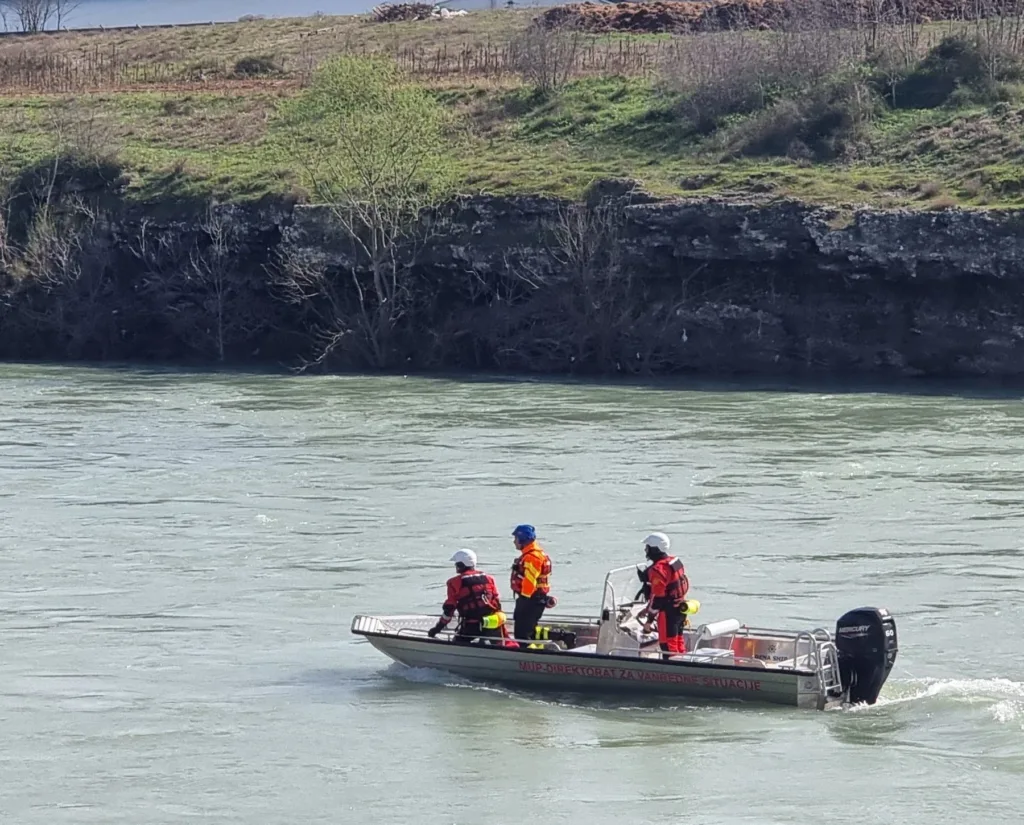MUP: Potraga za Podgoričankom i djetetom obustavljena za danas, visok vodostaj i loša vidljivost otežavajući faktori