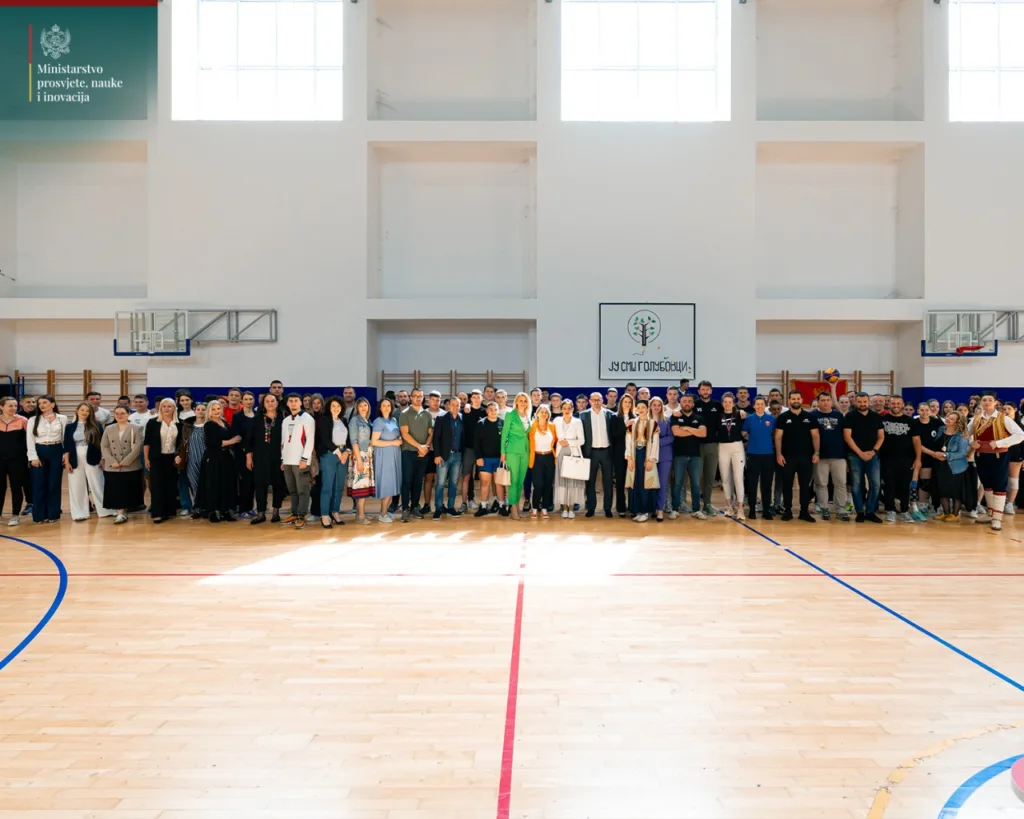Srednjoj mješovitoj školi u Zeti Ministarstvo doniralo devet teqball stolova