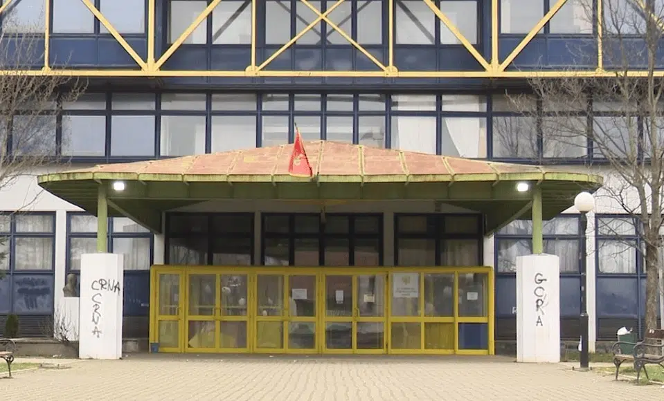 Nikšić: Dojave o bombama u tri srednje škole, učenici evakuisani