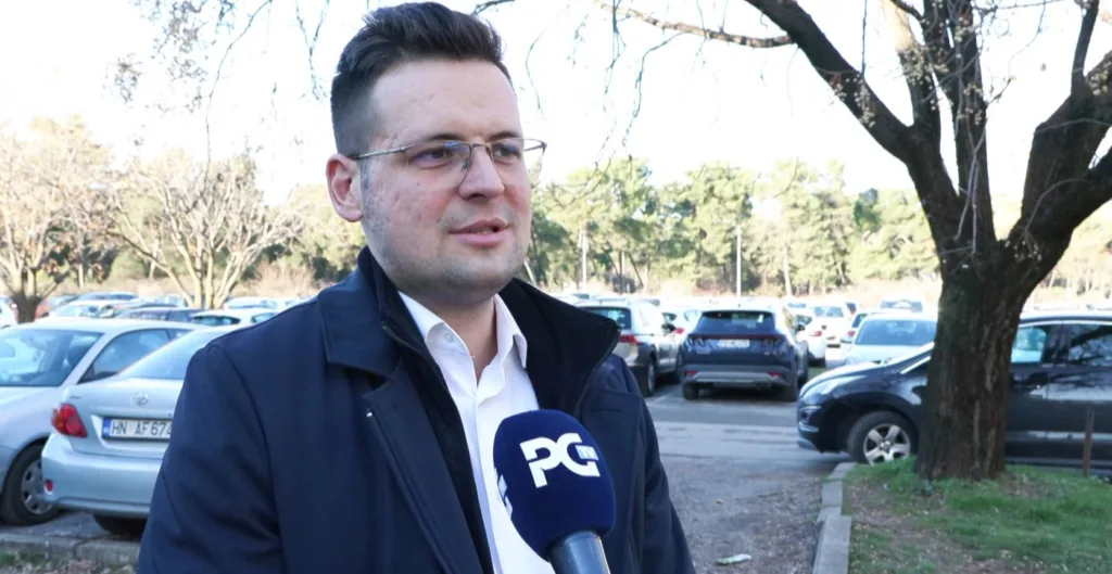 (VIDEO) Ilić: Uprkos alarmantnom broju udesa građani u Vajber grupama dijele lokacije policijskih patrola