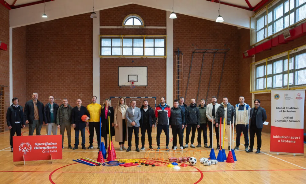 Uručenjem sportske opreme nastavljena realizacija programa “Inkluzivni sport u školama”