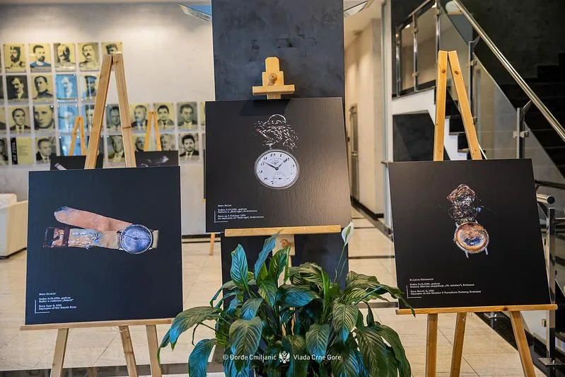 U holu Vlade postavljena dokumentarna izložba Memorijalnog centra Srebrenica „Kad vrijeme utihne“