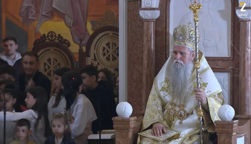 Mitropolit Joanikije služi vaskršnju liturgiju u Podgorici