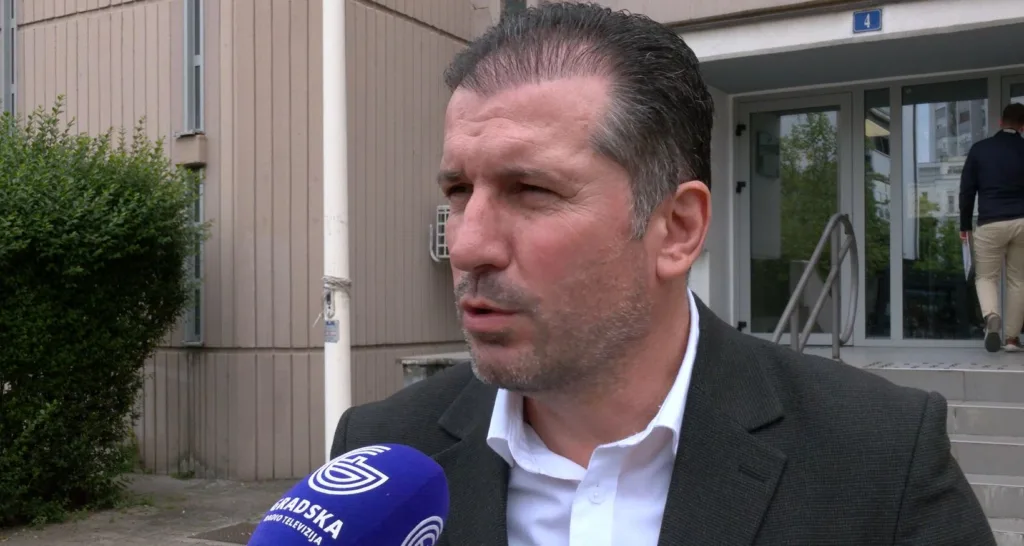 Kavarić: “Vijesti” na protivan Kodeksu novinara i novinarsko etički nedopušten način izvršile uticaj na sudsku vlast
