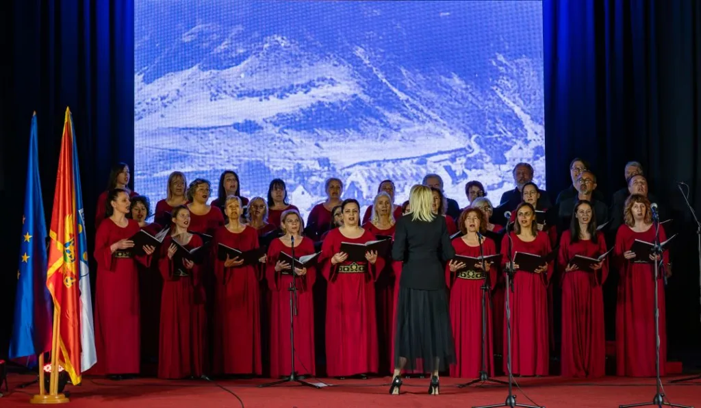 U čast Dana mladosti KIC pop hor u Bavaništu