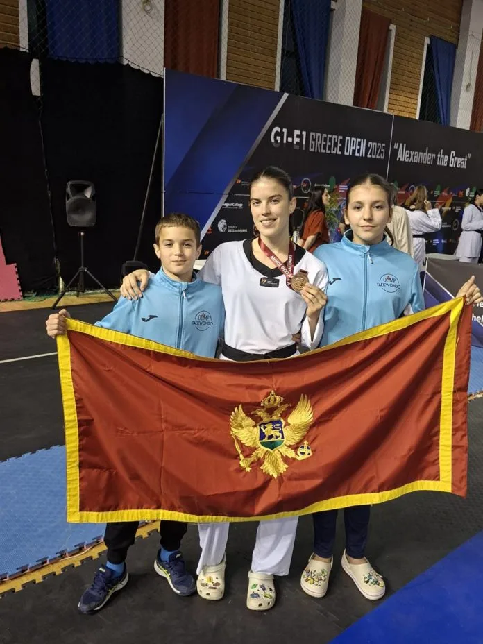 Komatina bronzana u Solunu