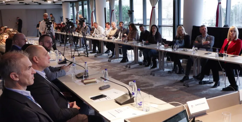 (VIDEO) Otašević: Promjena metodologije IPSOS-a umanjila gledanost TV PG; Raičević: Svako istraživanje ima grešku