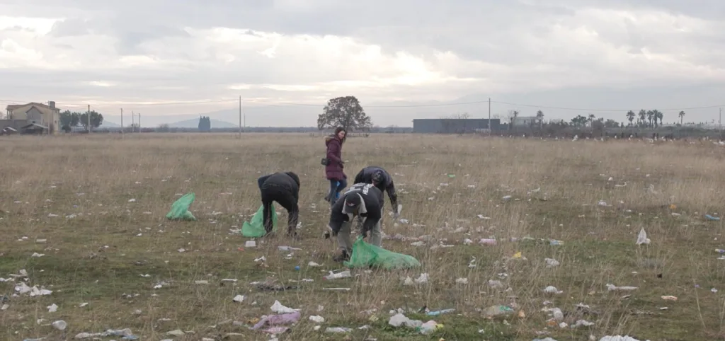 (VIDEO) Mještani Kuća Rakića organizovali akciju čišćenja: Uklonjen otpad sa kritičnih lokacija