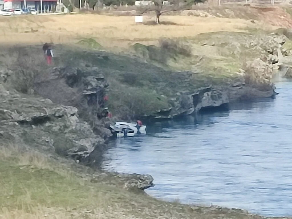 Nastavljena potraga za nestalima u Morači, vidljivost nešto bolja