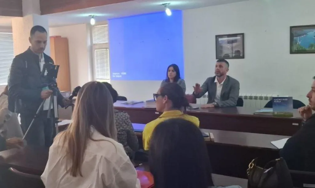 Burna javna rasprava: Mještani Brezana ne dovoljavaju gradnju dalekovoda kroz svoje selo