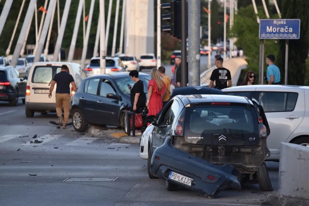 U udesu kod mosta Milenijum lakše povrijeđene tri osobe