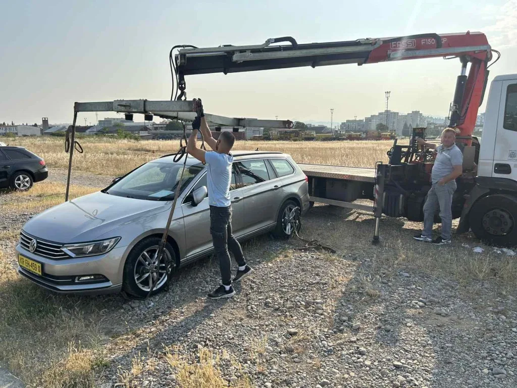 Uprava za inspekcijske poslove Podgorice oslobađa javne površine: Uklonjen „divlji” auto-plac sa Starog aerodroma