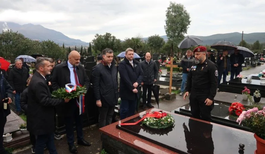 U Tivtu obilježeno 26 godina NATO bombardovanja: Otkriven spomenik rusko-srpsko-crnogorskog prijateljstva