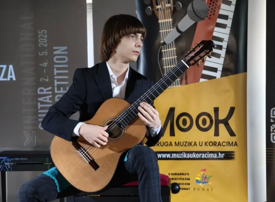 Mladi gitarista Petar Nikolić prvi i u Hrvatskoj