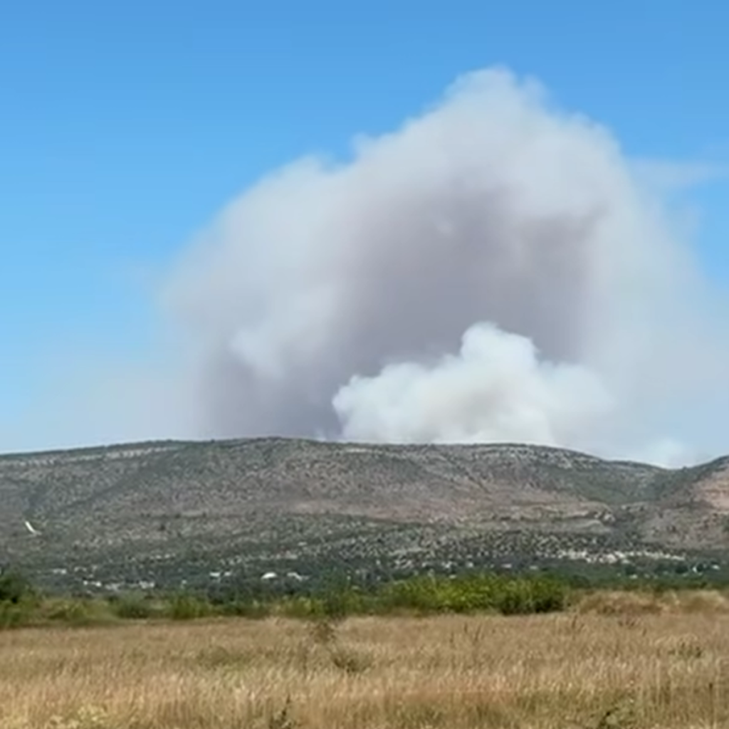 Požar u Dalmaciji: Na terenu 60 vatrogasaca, četiri kanadera i četiri Air Tractora
