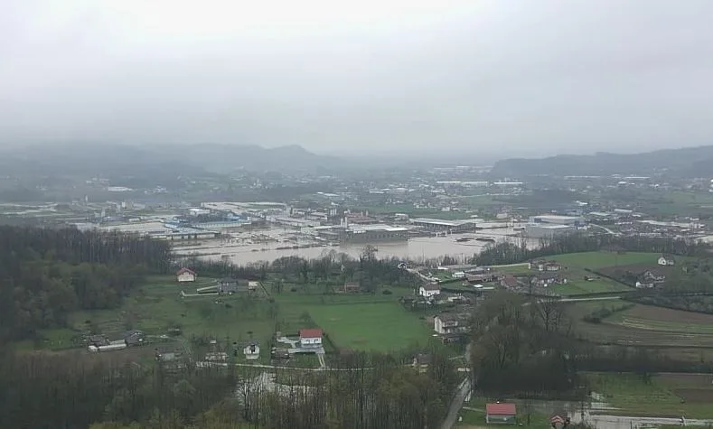 Laktaši pod vodom, mještani strahuju od puštanja brane: Više od 100 domaćinstava poplavljeno