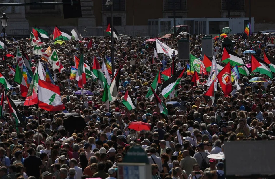 Rim: Hiljade ljudi na protestu protiv rata u Gazi traži uvođenje sankcija Izraelu