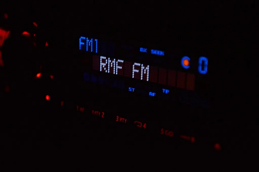 FM radio odlazi u istoriju: Milioni vozača ostaju bez omiljenih stanica?