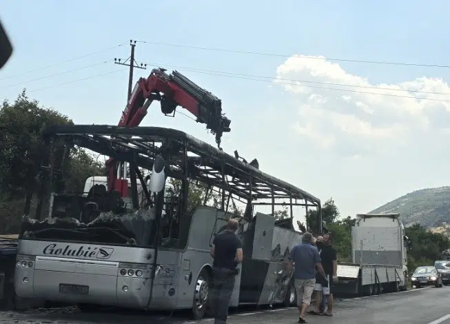 U Drenoštici autobus sinoć u potpunosti izgorio, spašeni putnici i njihov prtljag
