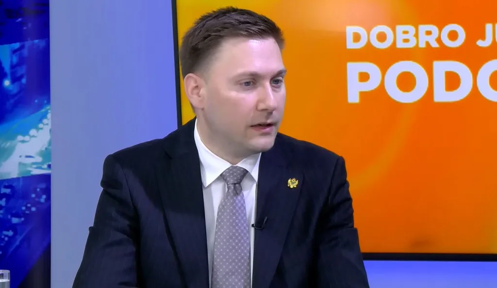 Šimun: Jedna donorska kartica može da spasi do sedam života, novinarka Gradske potpisala karticu
