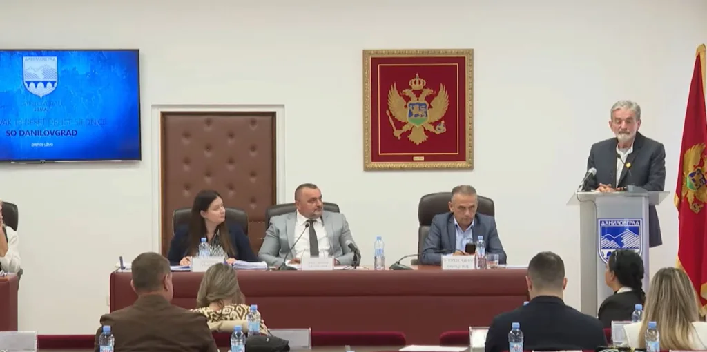 Burna rasprava na sjednici SO Danilovgrad: “Prestanite da manipulišete, 21. maj da služi za spajanje, a ne za podjele”