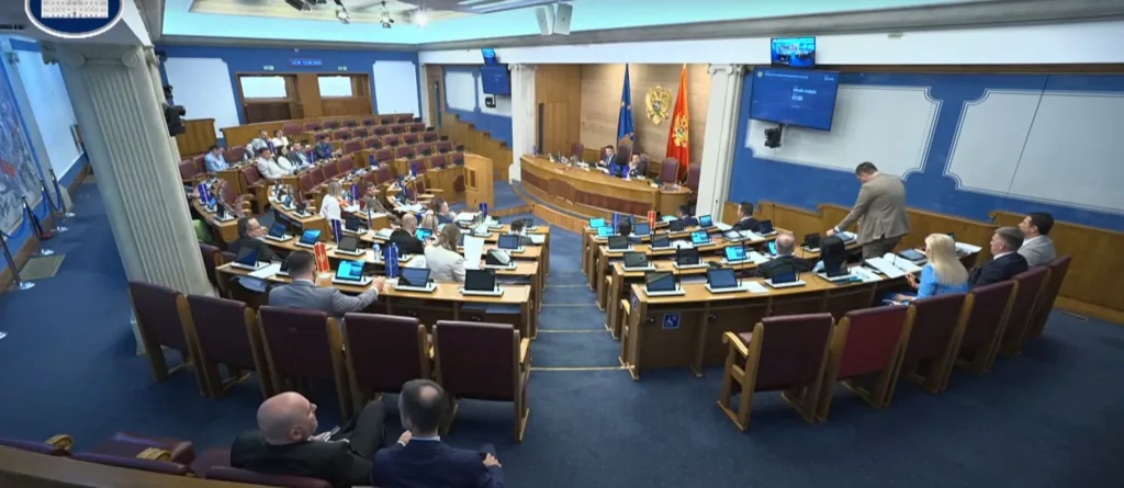 Rakočević: Novi zakon protiv podjela; Demokrate: Čuveni DPS politički alat za popravku posrnulog rejtinga