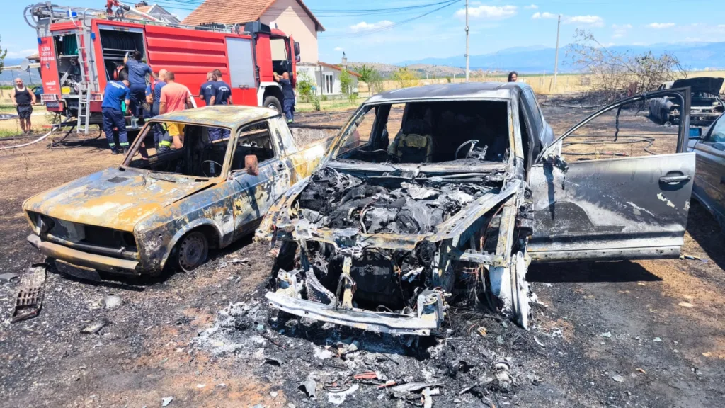 U naselju Kuće Rakića izgorelo šest automobila