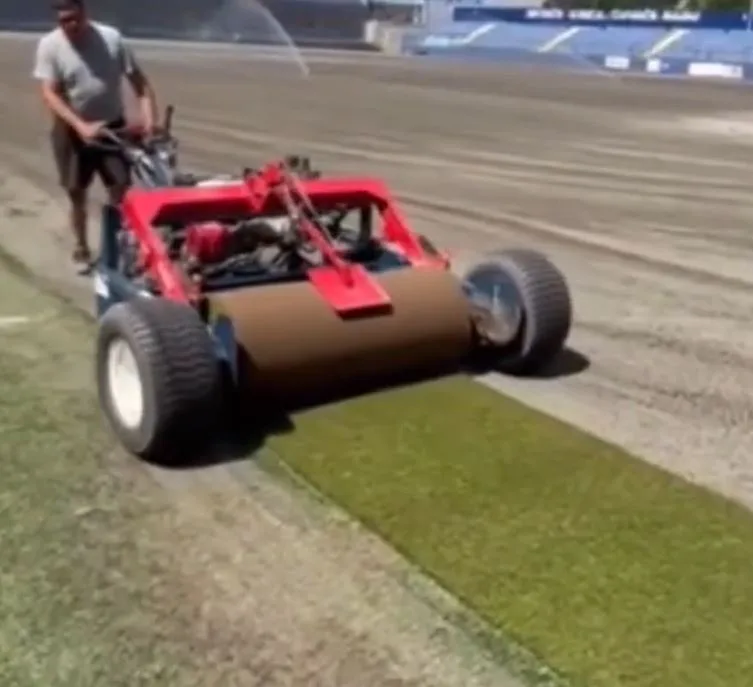 Počelo postavljanje travnate podloge na stadionu “pod Goricom”