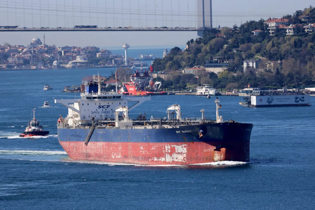 Tanker i teretni brod u plamenu poslije sudara kod Engleske