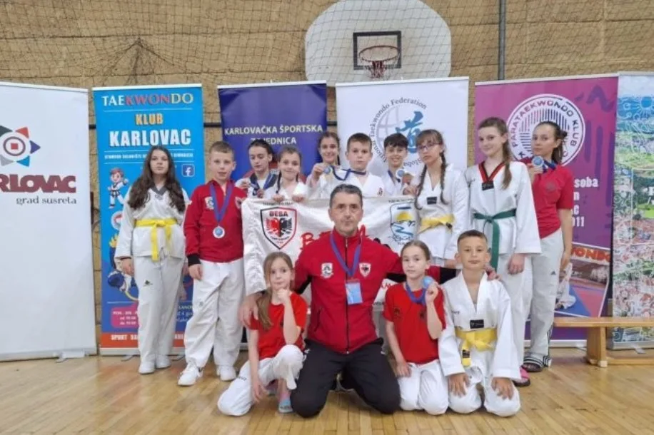 Besi šest, Durmitoru tri medalje u Karlovcu