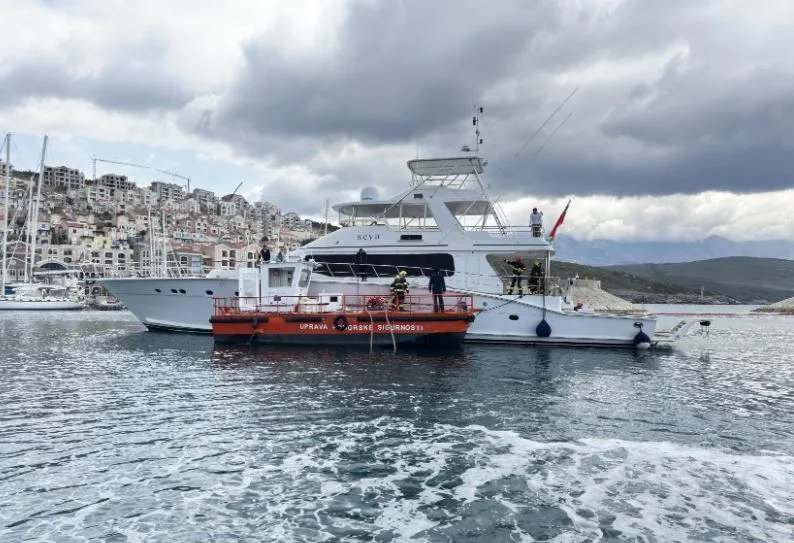 Uspješno izvedena vježba gašenja požara na jahti u marini Luštica Bay