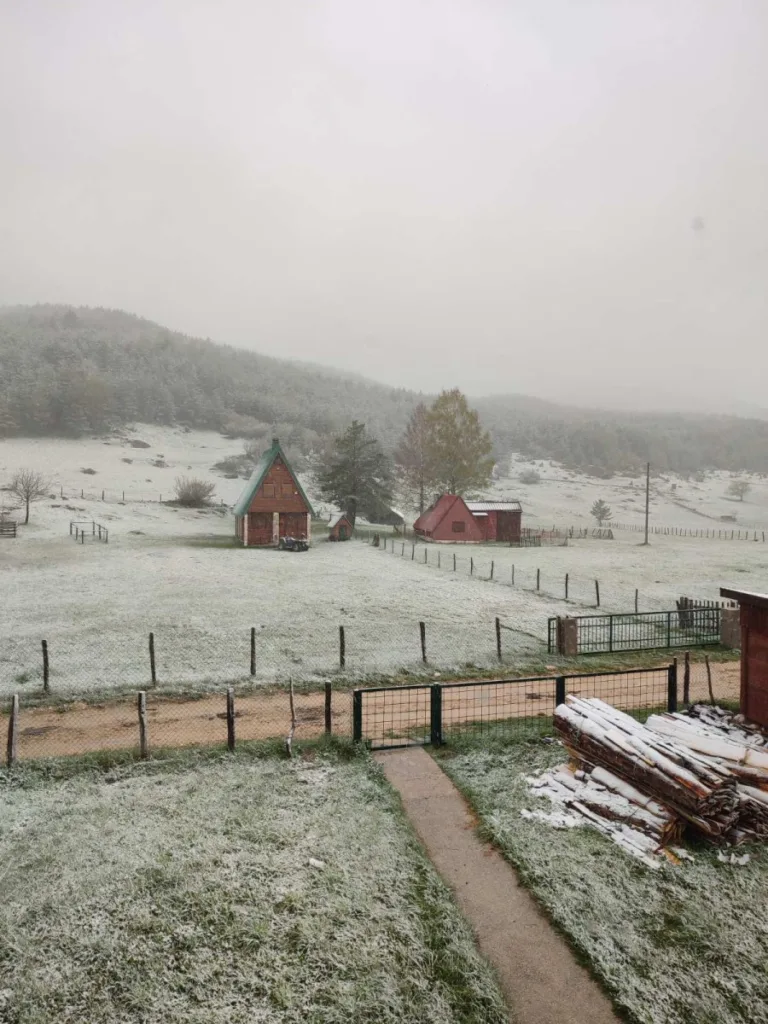 Majske pahulje na Žabljaku: Durmitor pod snijegom