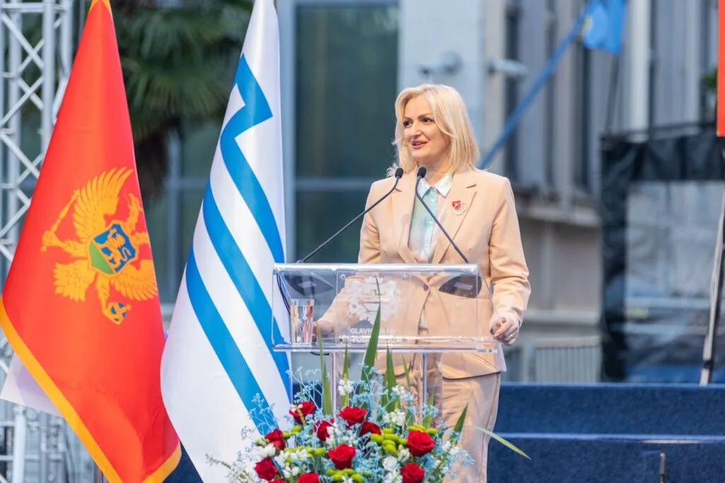 Borovinić Bojović uručila diplome Luča: Vi ste naš najveći ponos i budućnost našeg grada i države