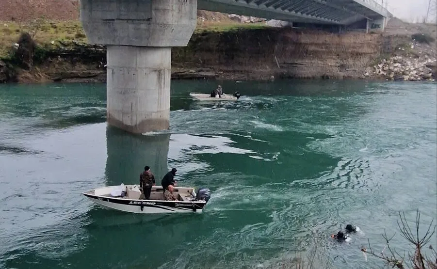 Ronioci nastavljaju potragu za osobom koja je automobilom sletjela u Moraču