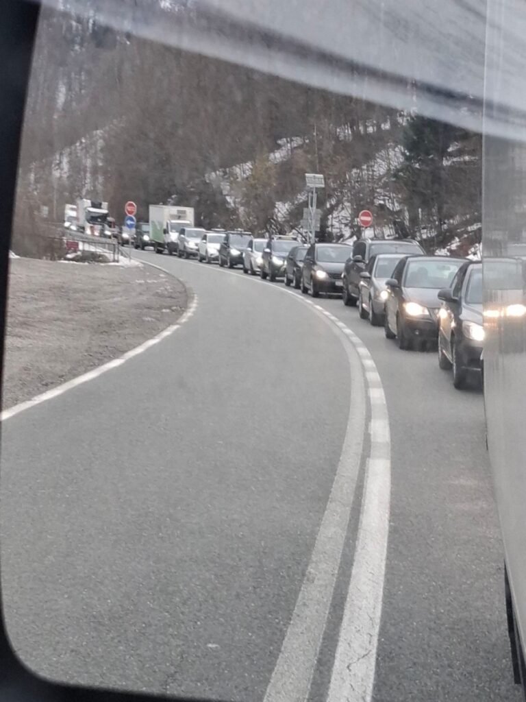 Jedna osoba povrijeđena u udesu na putu Kolašin–Mateševo, saobraćaj normalizovan
