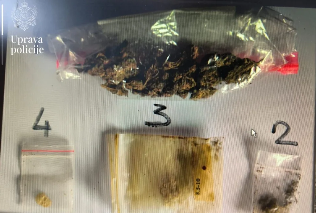 Na graničnim prelazima uhapšene tri osobe: Pronađena falsifikovana dokumenta, marihuana i ekstazi